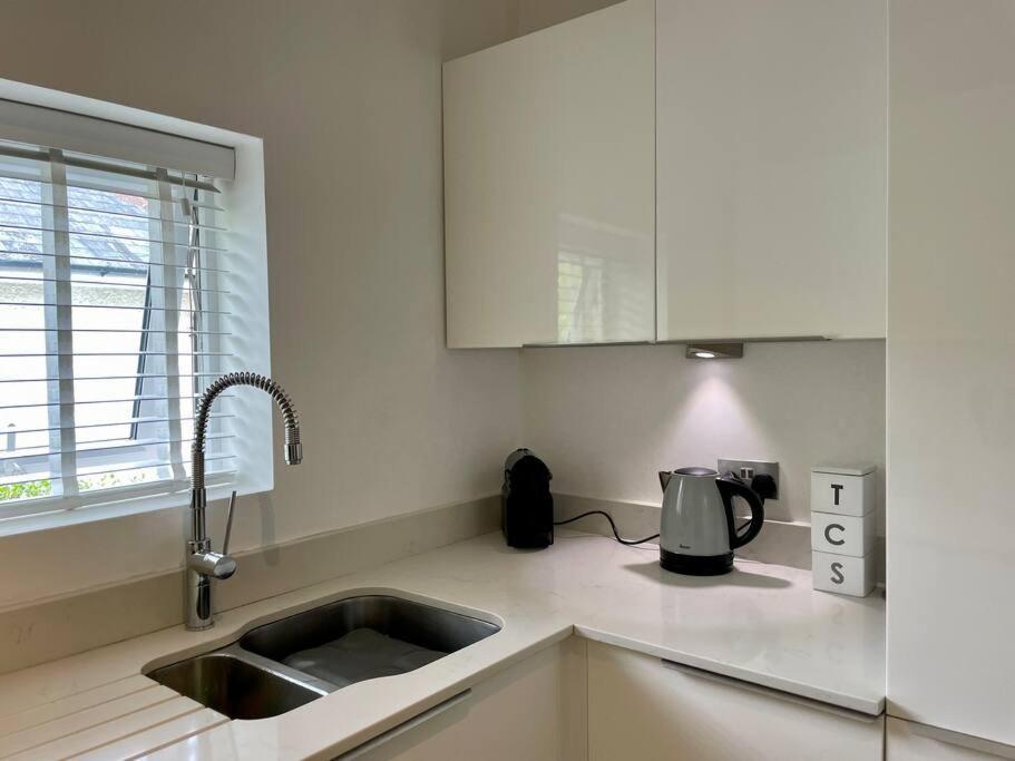 Modern 2 Bed Flat W Parking, Dog Friendly, Central Bournemouth Zewnętrze zdjęcie